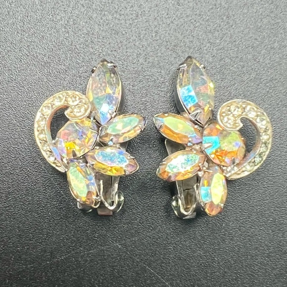 VINTAGE SIGNED WEISS CLEAR RHINESTONE CLIP ON EARRINGS - Picture 1 of 11